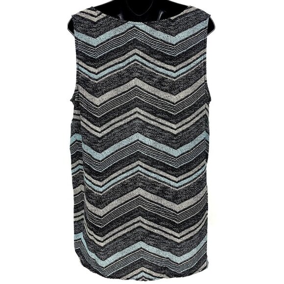 Torrid Women Top Size 1 1X Plus Chevron Sleeveless V Neck Hi Low Hem Pullover - Picture 4 of 7